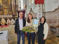 Geschenkeuebergabe Pastoralrat an Antonia Baur - PG Pfaffenhausen Gottesdienst Foto von Tobias Aurbacher